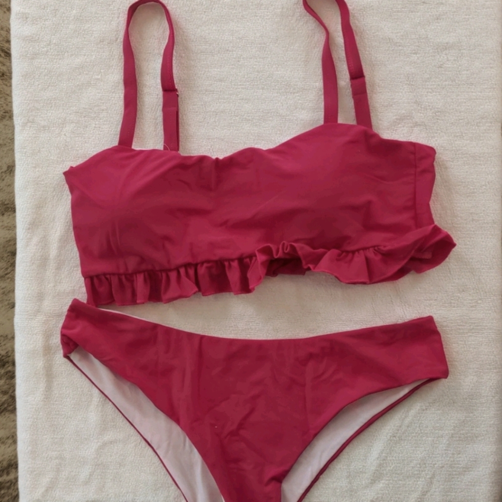 NWOT Pink ruffle 2 piece swimsuit